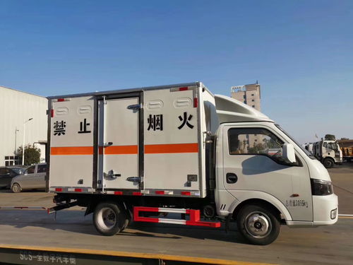 藍(lán)牌三類危險品平板運輸車廠家報價